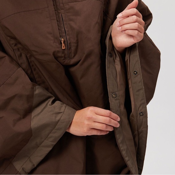 Fjallraven Luhkka Hooded Winter Cape - Picture 3 of 10